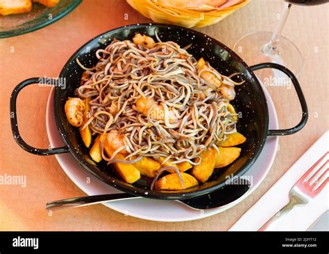 Что такое fried baby eels