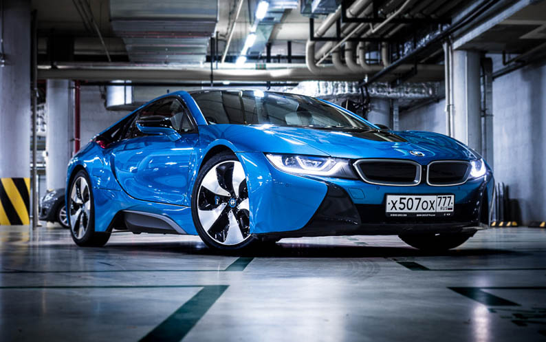 BMW i8: футуристический взгляд на роскошные спортивные автомобили